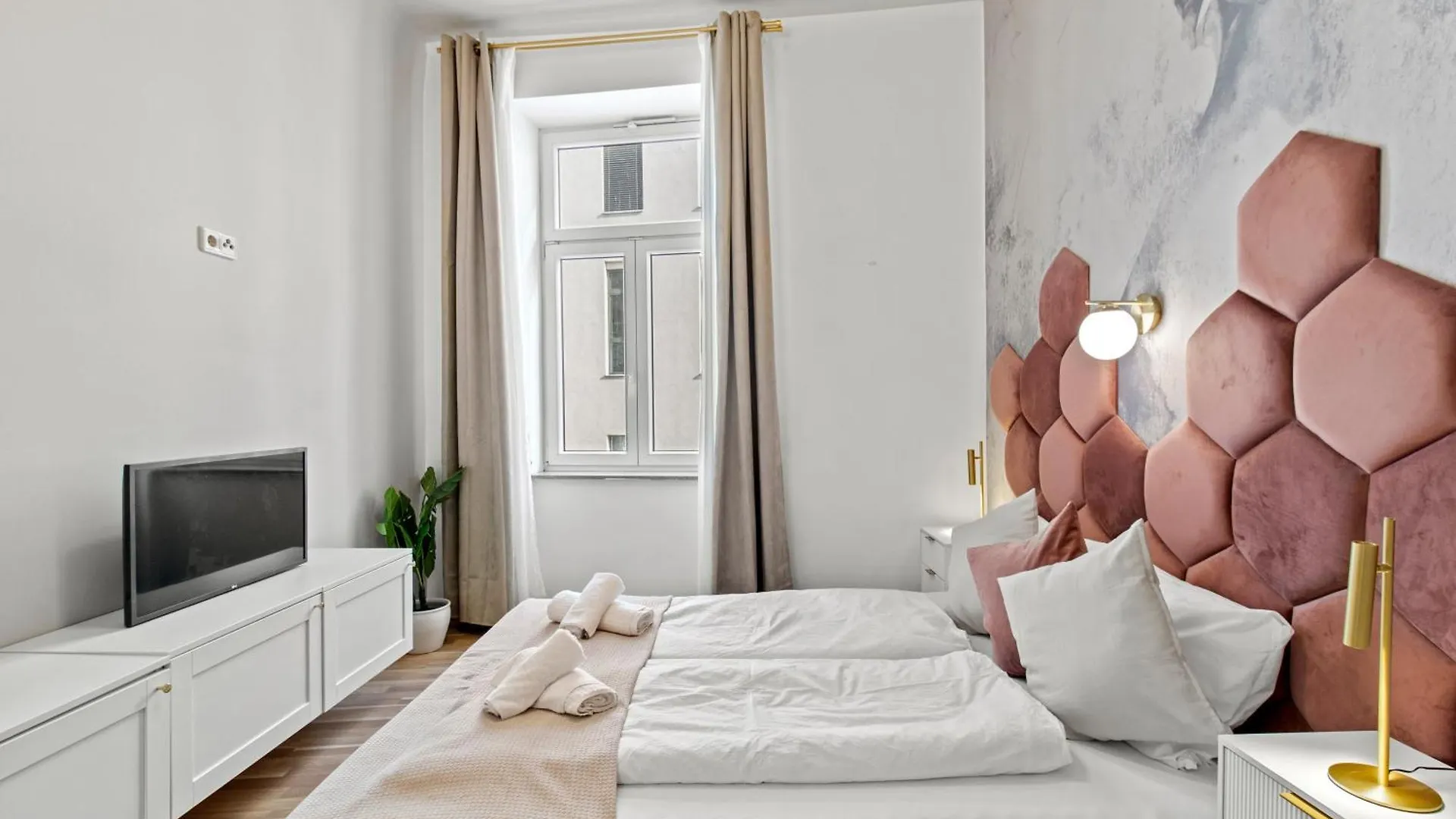 Hotel Modern City-View Stay In The Heart Of Vienna Austria