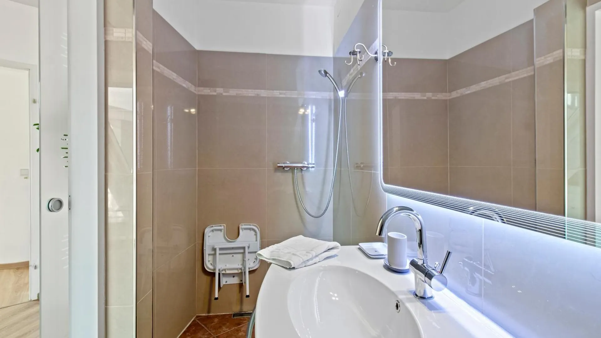 Hotel Modern City-View Stay In The Heart Of Vienna