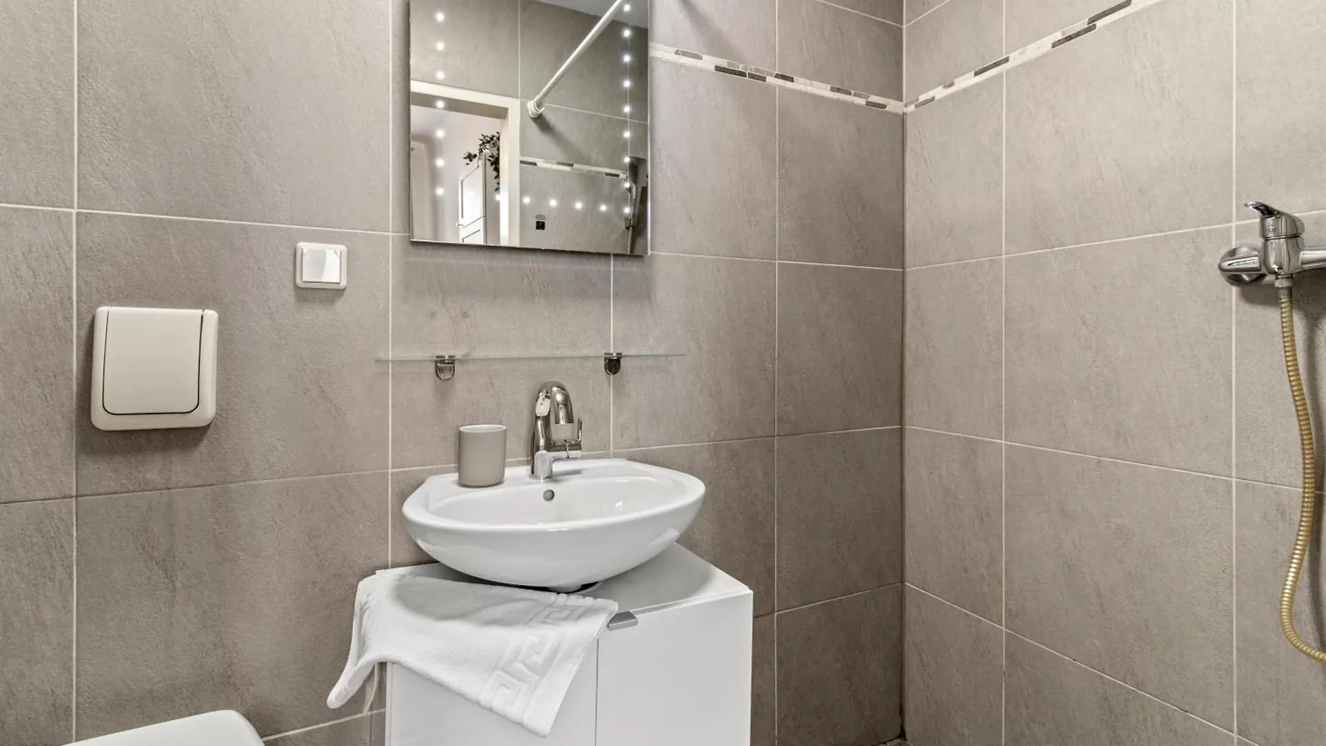 Modern City-View Stay In The Heart Of Vienna Hotel