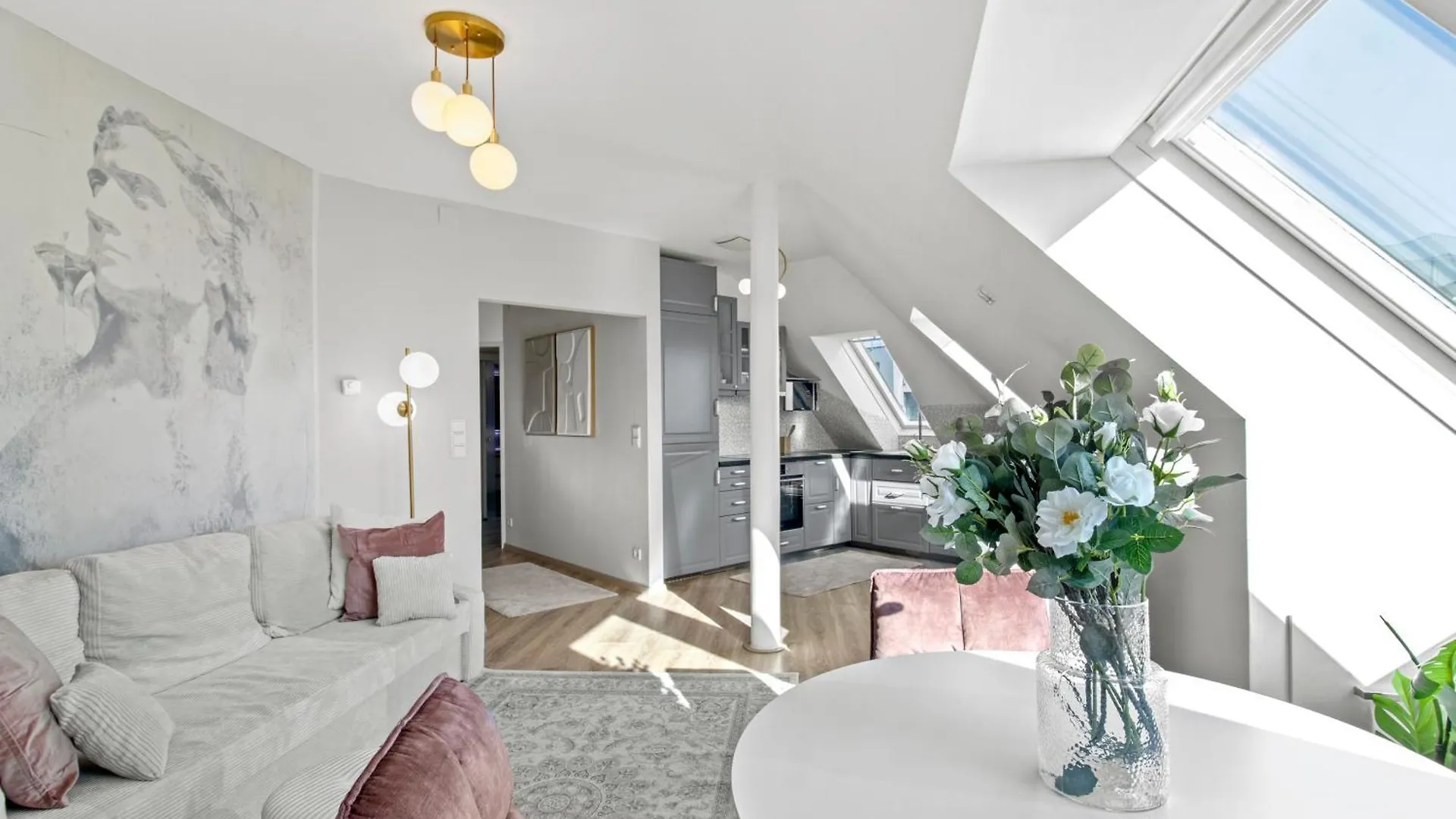 Modern City-View Stay In The Heart Of Vienna Hotel