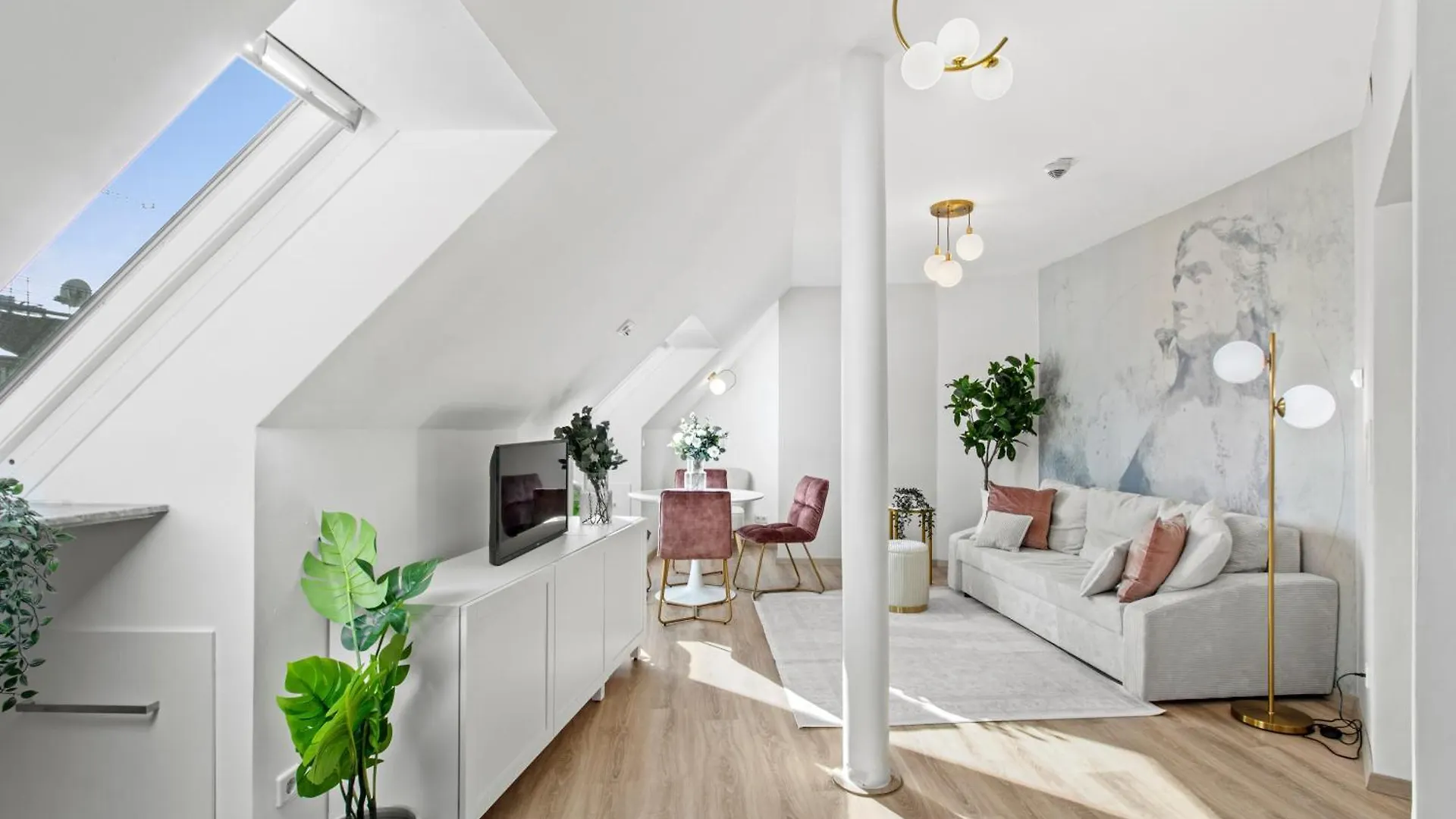 Modern City-View Stay In The Heart Of Vienna Austria