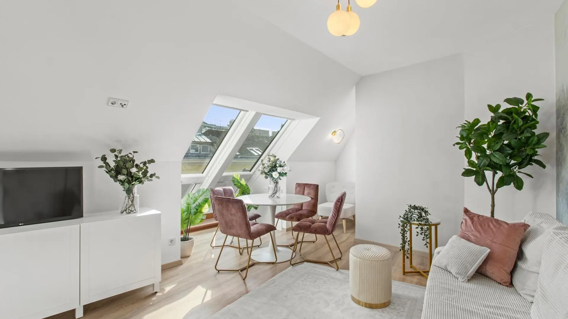 Modern City-View Stay In The Heart Of Vienna 0*,  Austria