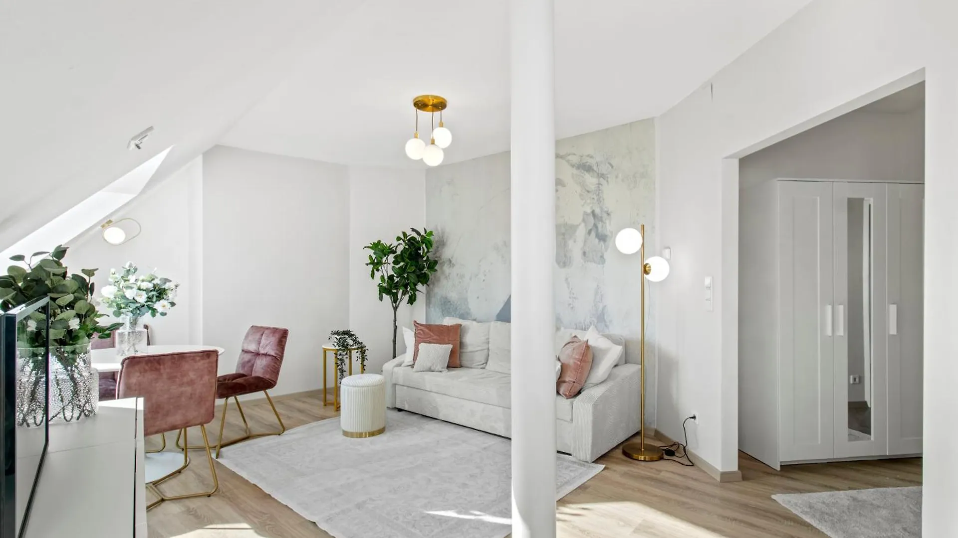 Modern City-View Stay In The Heart Of Vienna Hotel