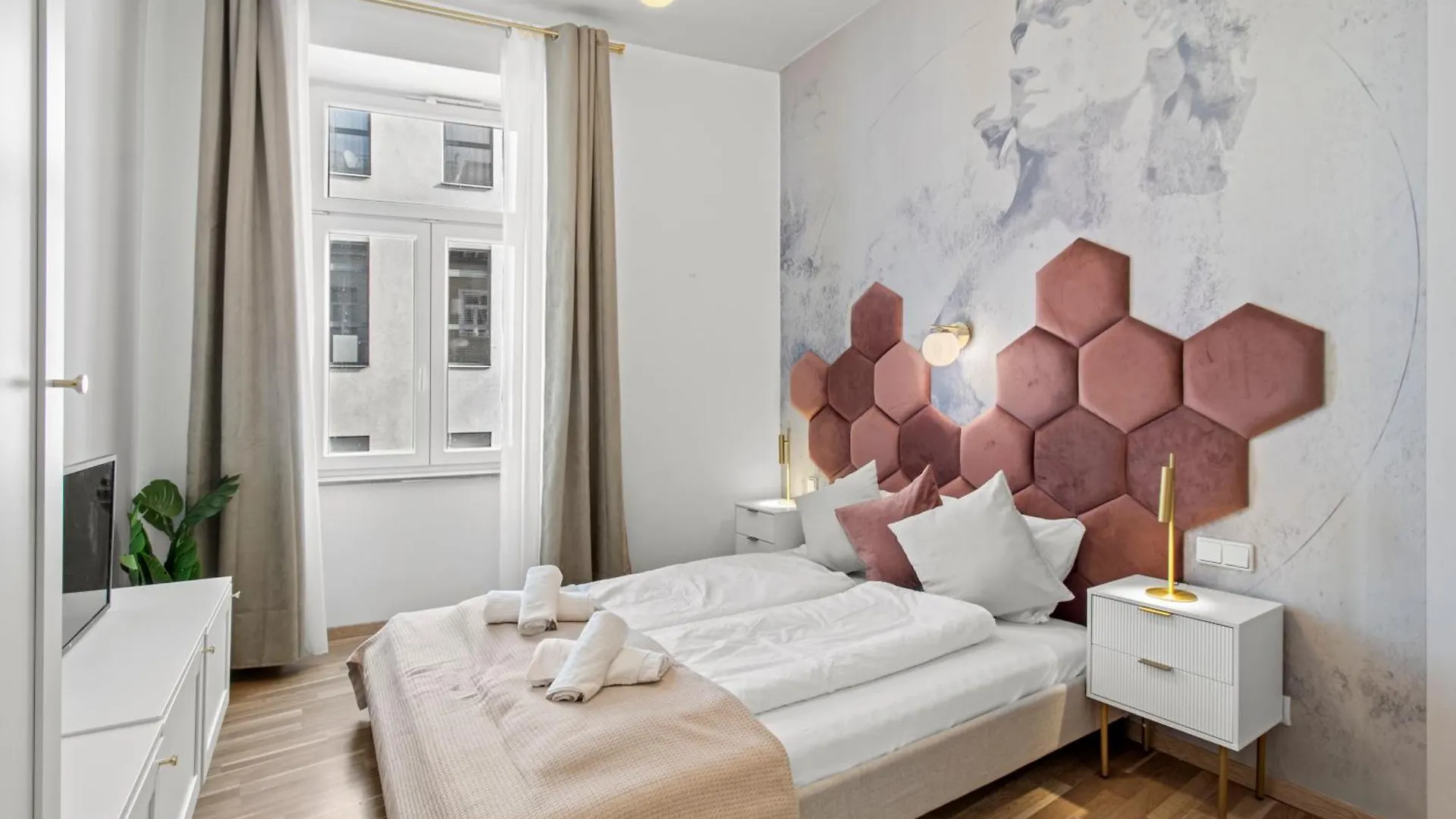 Modern City-View Stay In The Heart Of Vienna