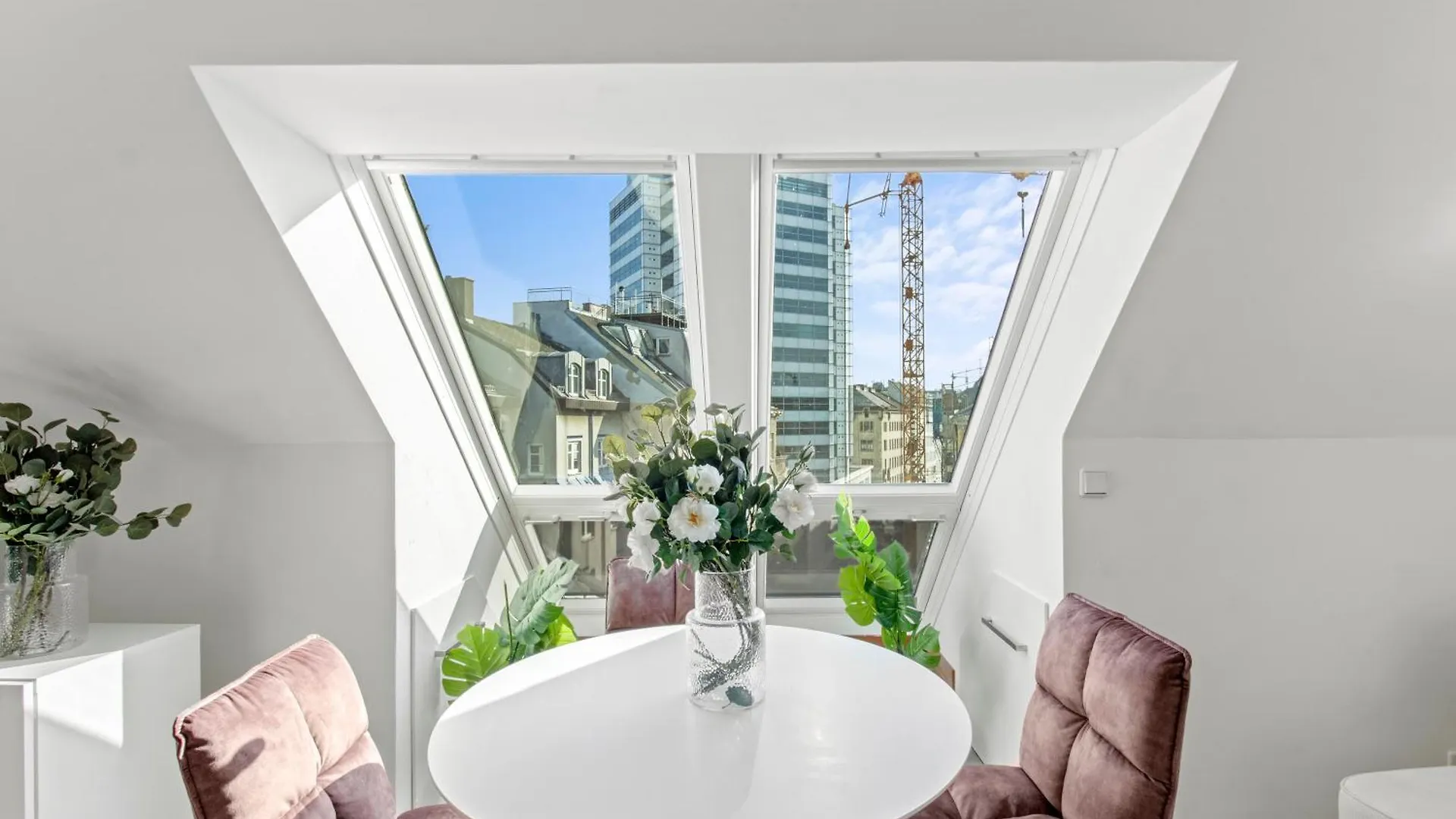 Modern City-View Stay In The Heart Of Vienna 0*,