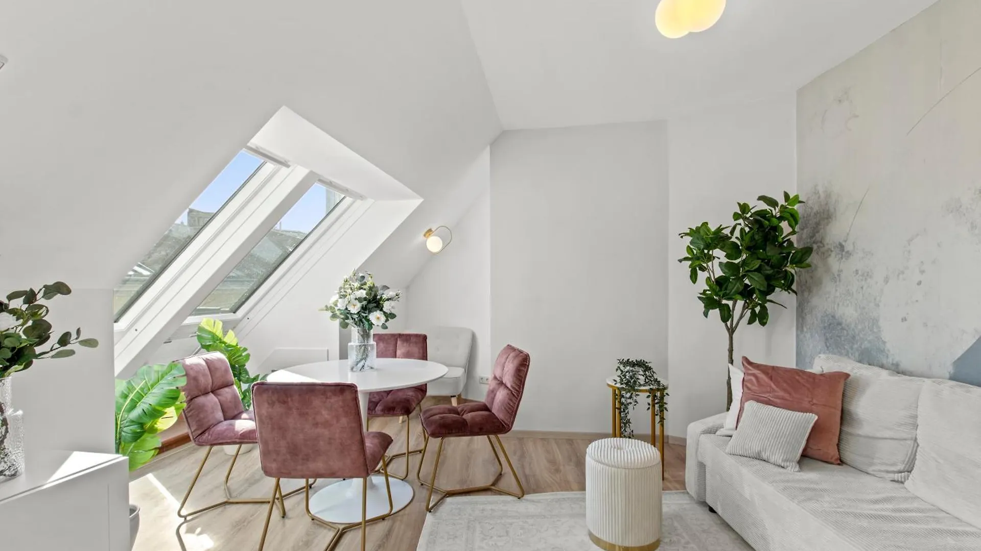 Modern City-View Stay In The Heart Of Vienna